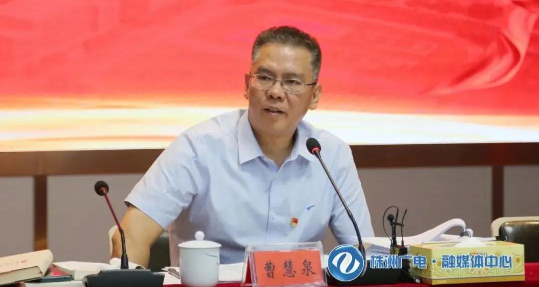 市领导胡长春,何朝晖,李武宁参加座谈会.