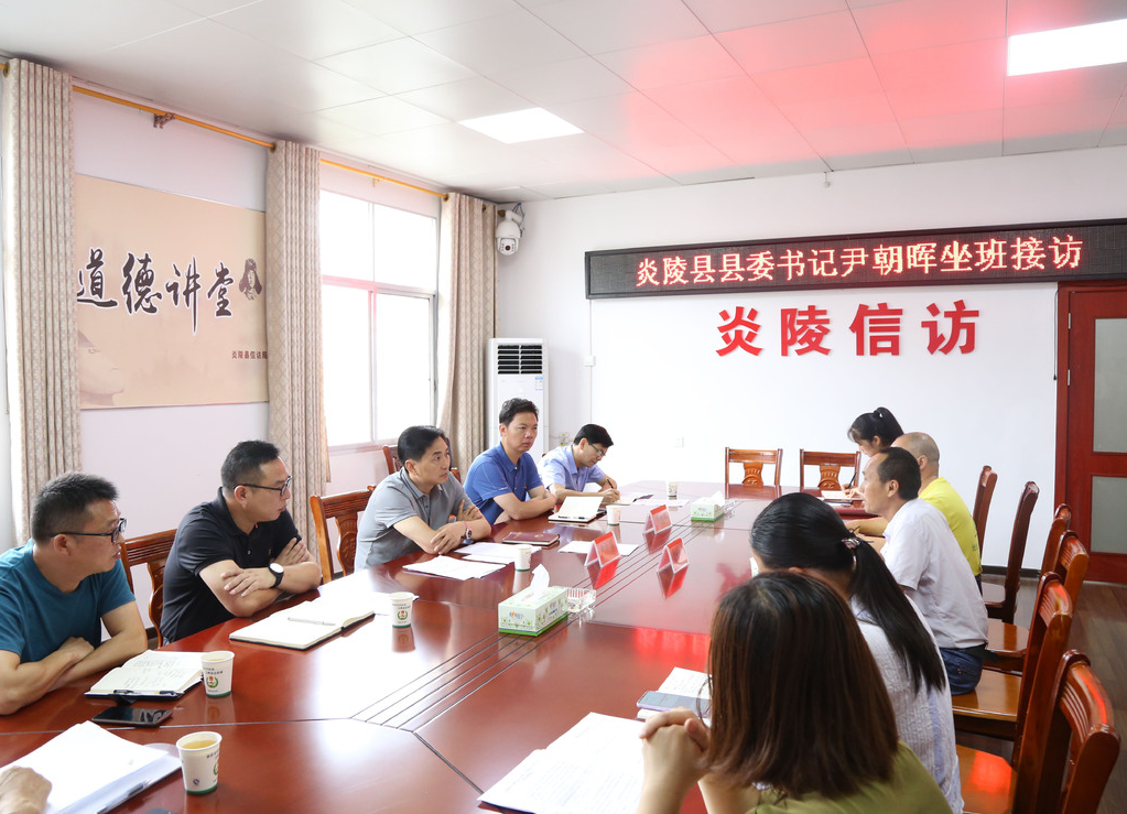 尹朝晖接访信访群众  推动“我为群众办实事”实践活动不断走向深入