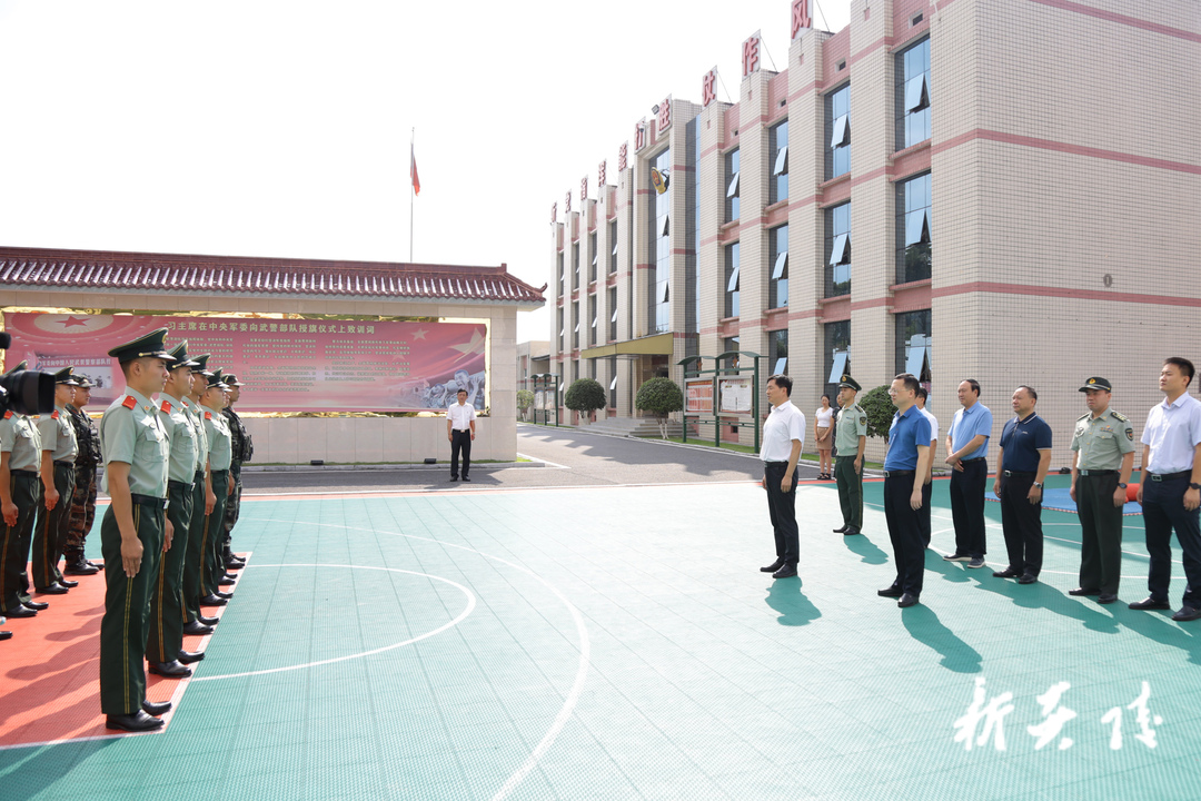 庆八一：县领导看望慰问驻炎部队官兵和消防救援人员
