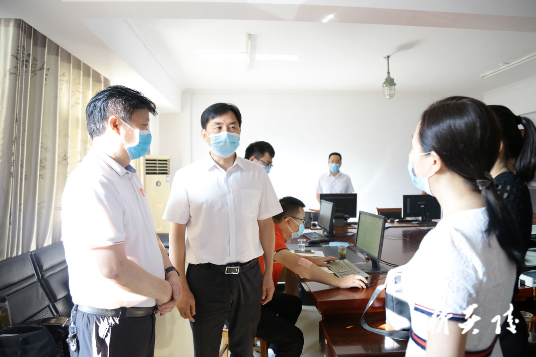 尹朝晖调研疫情防控和养老保险待遇核查“回头看”等工作