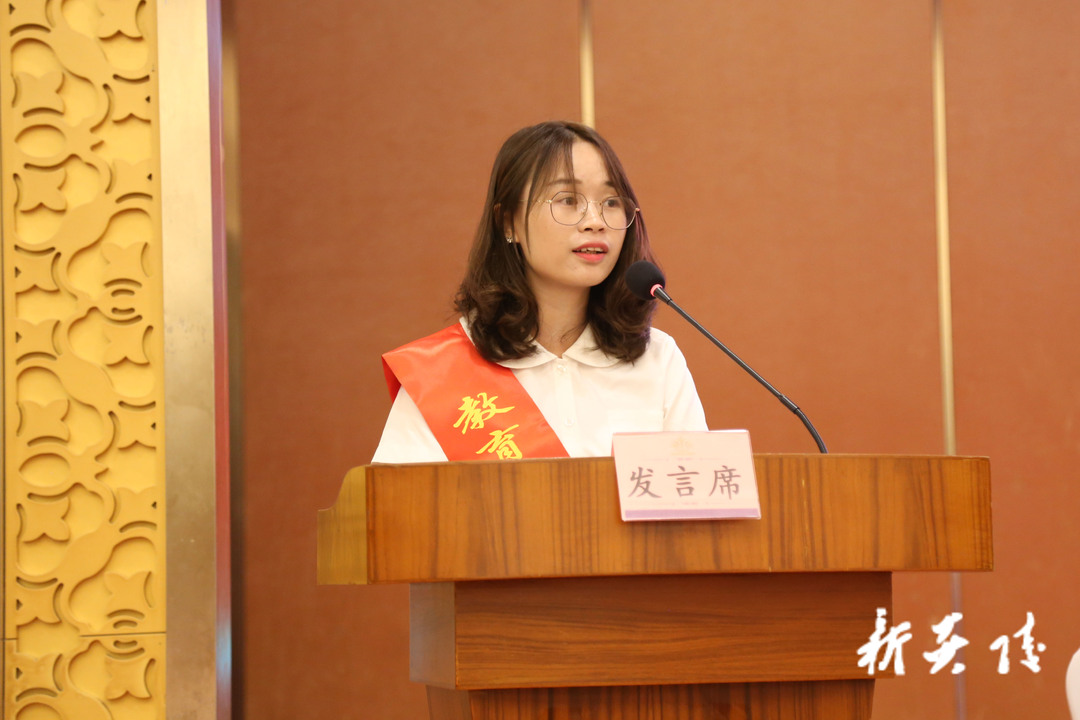 教育管理工作先进个人黄阳陵：不忘初心  在三尺讲台上坚守如一  力争做好四个“用”