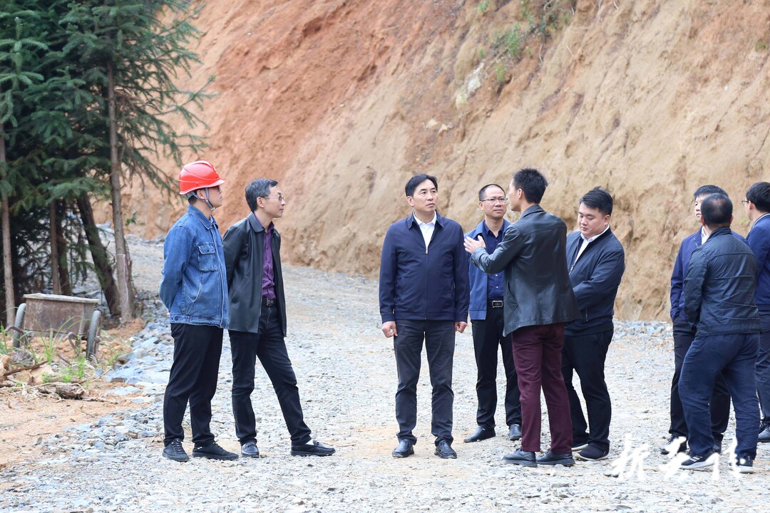 尹朝晖在船形乡调研风电场项目建设