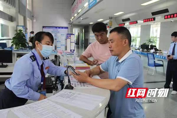炎陵县税务局：为民办实事 走实更走心
