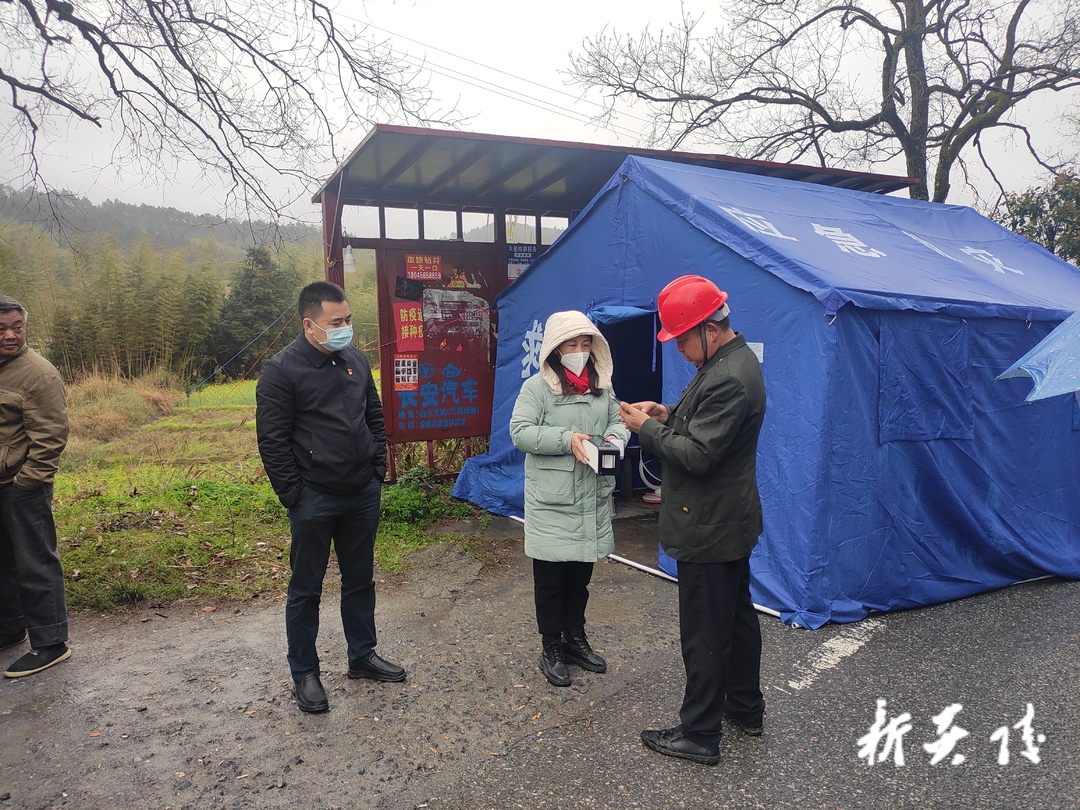 严把重点交通卡口  守牢“外防输入”关
