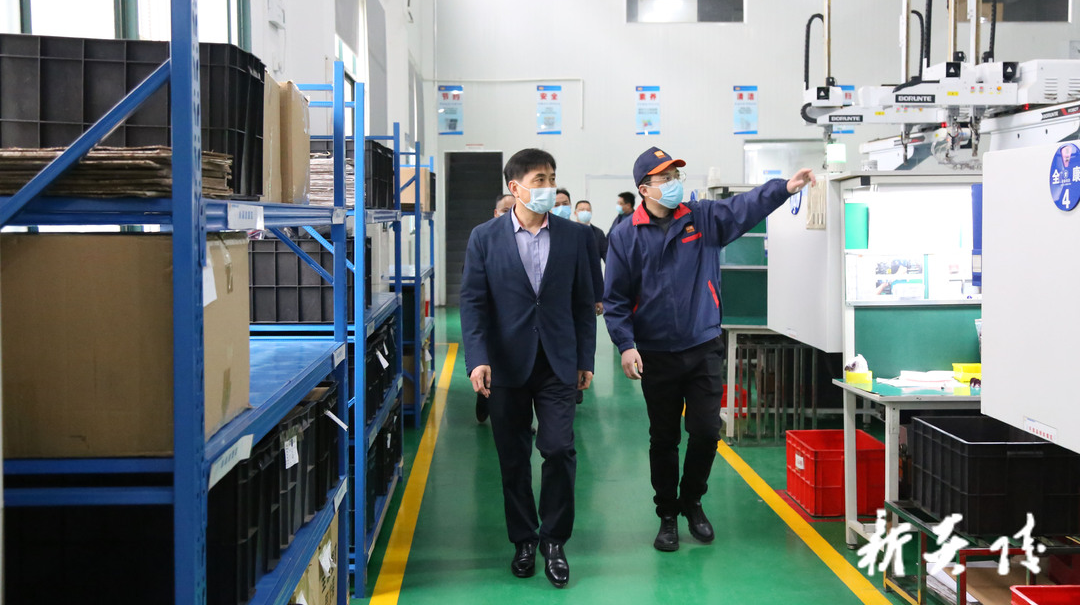 尹朝晖在园区调研应对疫情服务企业发展工作