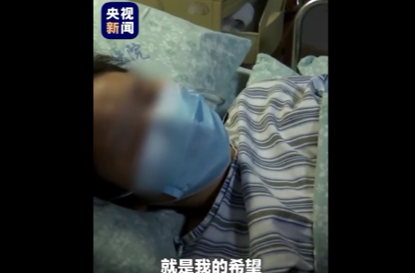女孩见到了救她的消防员，泪流满面：“我觉得你就是我的榜样”。