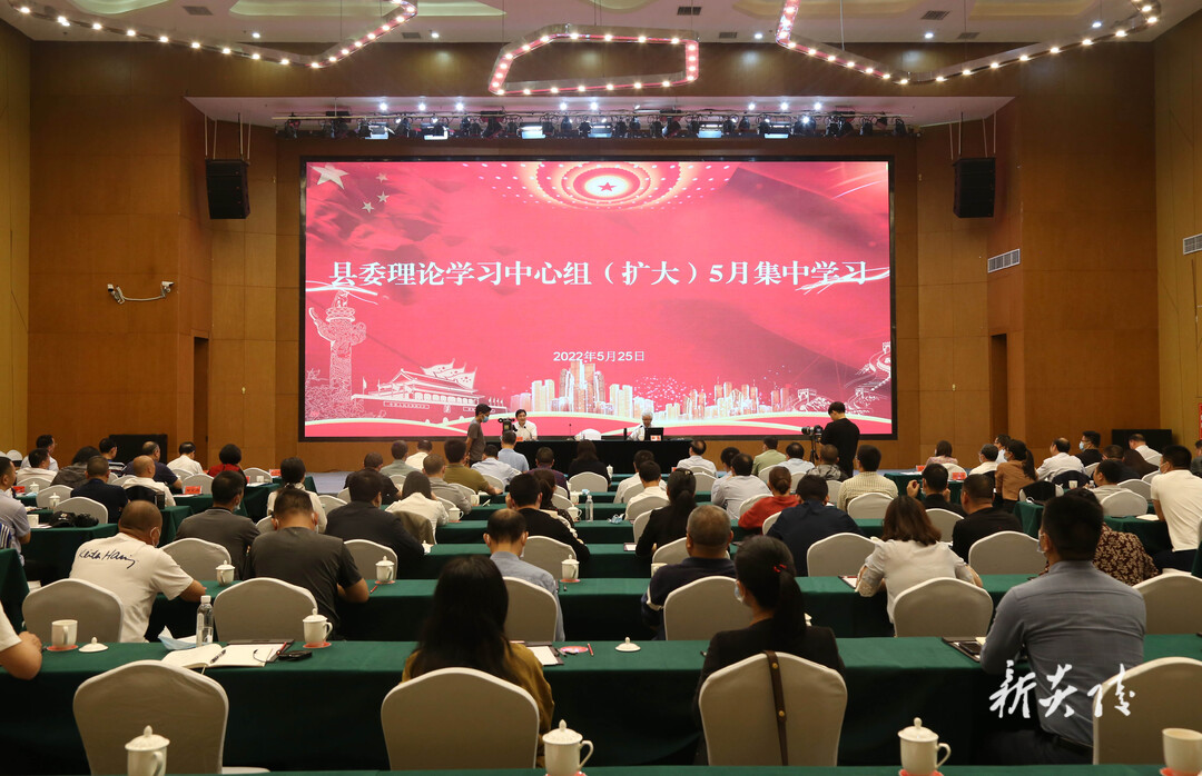 县委理论学习中心组举行5月份（扩大）集中学习