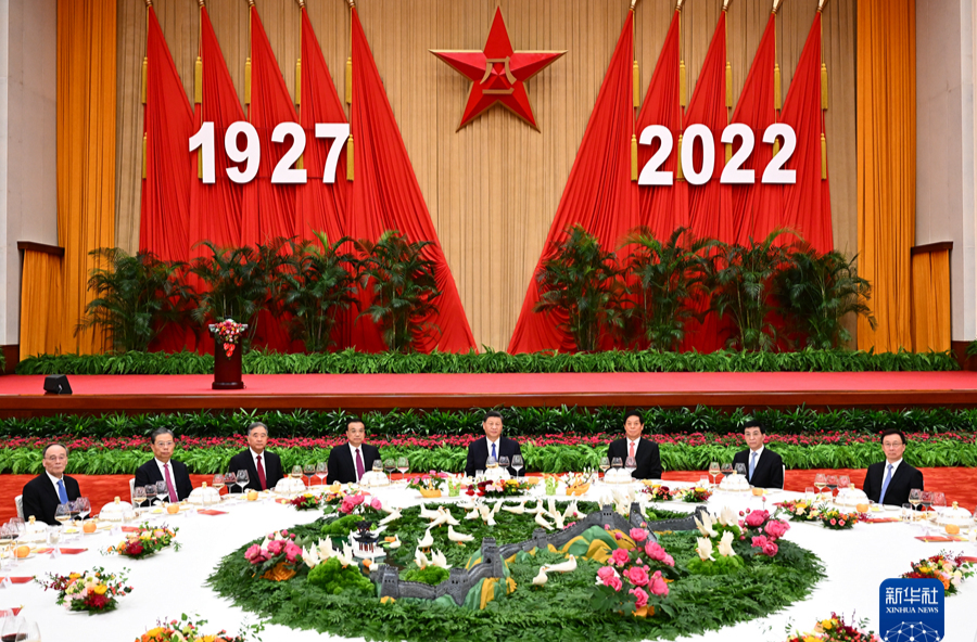 国防部举行盛大招待会 热烈庆祝建军95周年 习近平出席