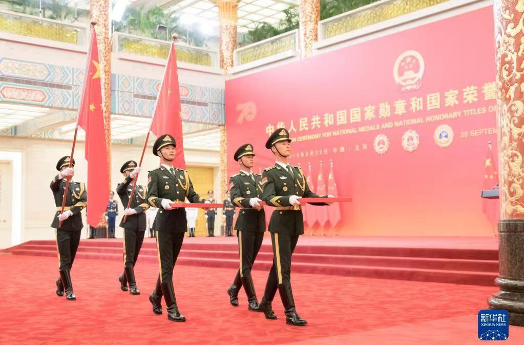 “伟大时代呼唤伟大精神，崇高事业需要榜样引领”——以习近平同志为核心的党中央关心功勋荣誉表彰工作纪实