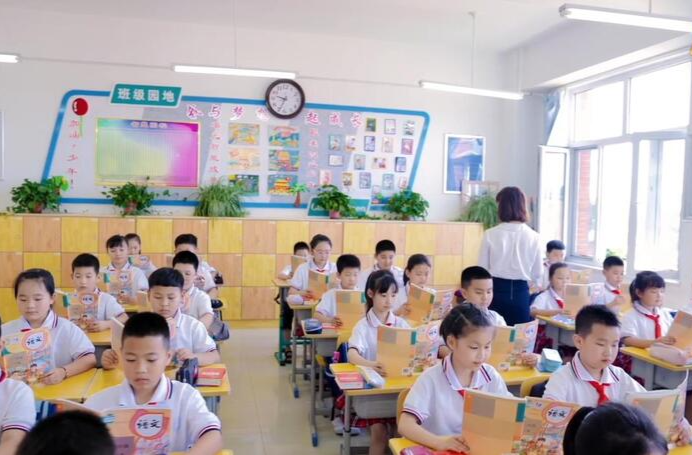 教师节主题“感人瞬间”微视频:老师，您好