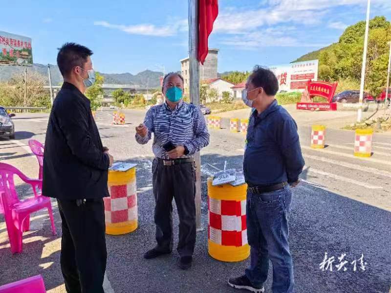 严守交通卡口 筑牢疫情防线