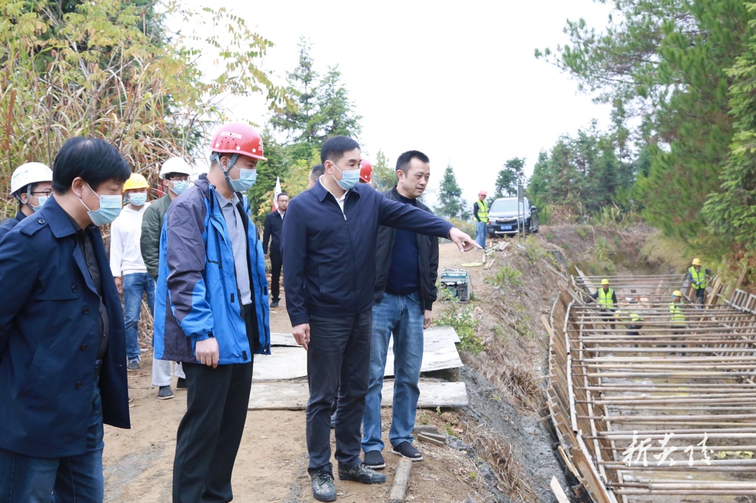 图文|尹朝晖调研冬春水利建设工作时强调：加快水利基础设施提档升级 全面打赢冬春水利建设大会战