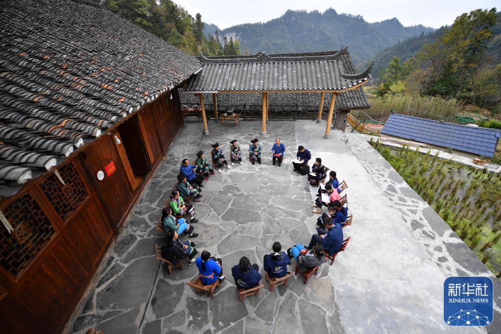 新时代新征程新伟业丨“不管多偏远的地方，都不会被落下”——十八洞村里宣讲二十大精神的“院坝会”