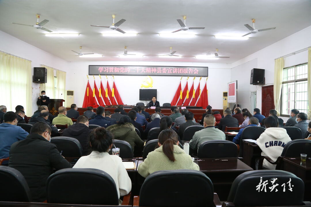 图文|尹朝晖在十都镇宣讲党的二十大精神并看望慰问疫情防控值守人员