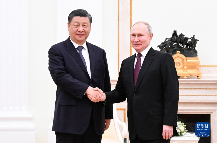 习近平会见俄罗斯总统普京