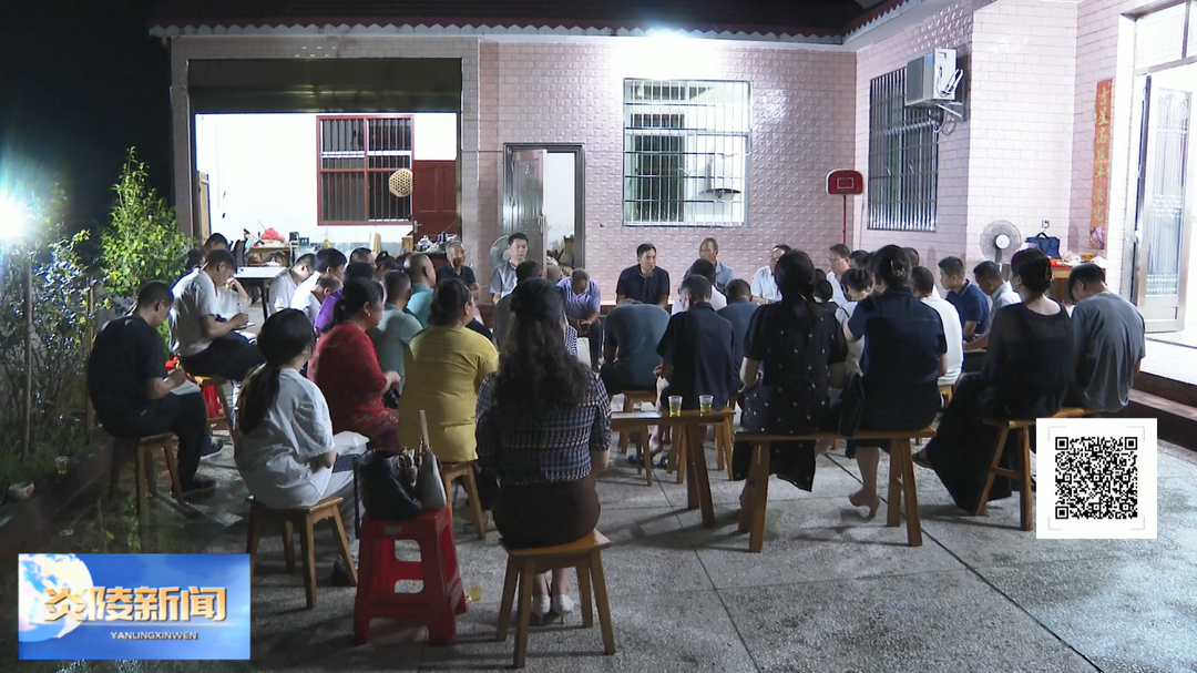 尹朝晖在沔渡镇大江村参加“酃峰夜话”屋场会