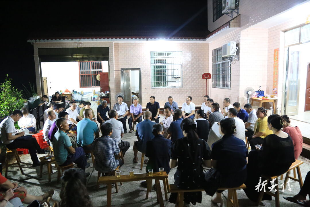 图文|尹朝晖在沔渡镇大江村参加“酃峰夜话”屋场会