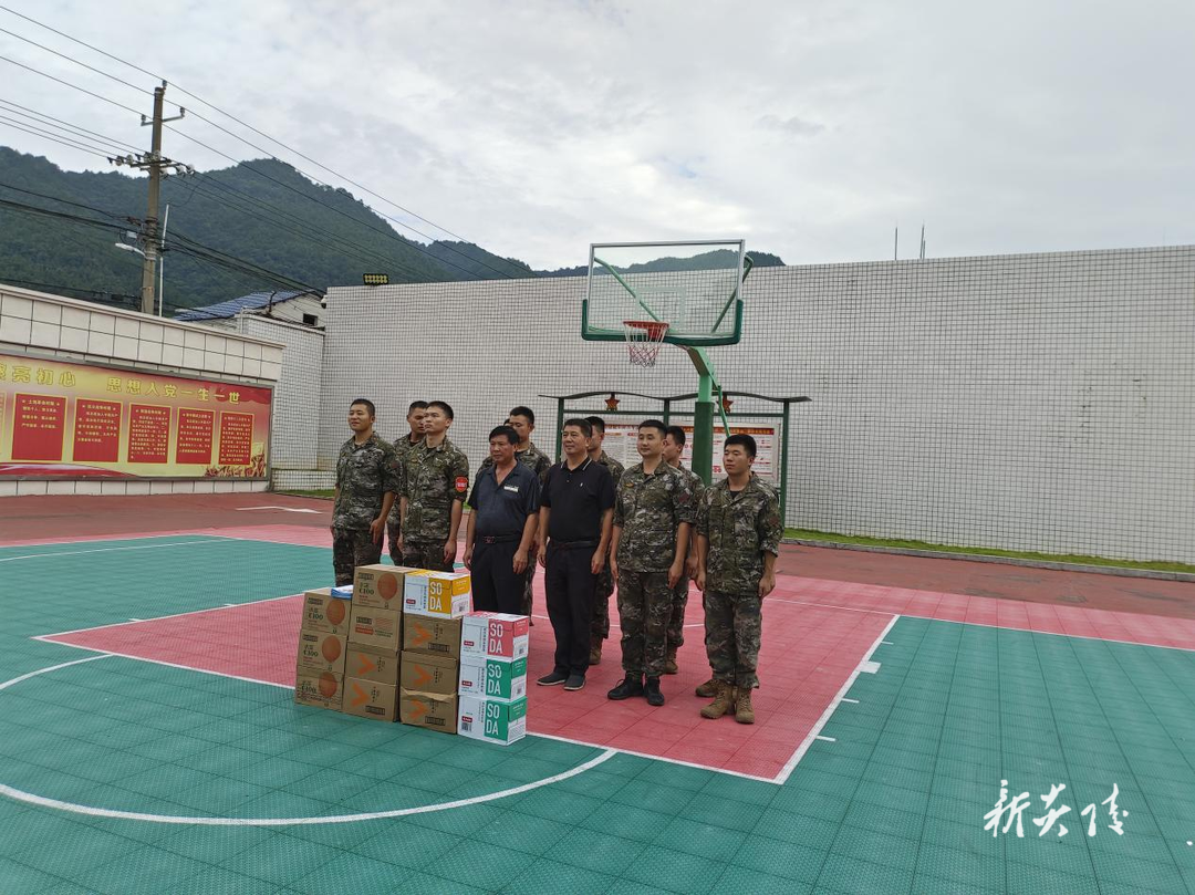 炎陵县发改局、沔渡镇、垄溪乡开展“八一”慰问活动