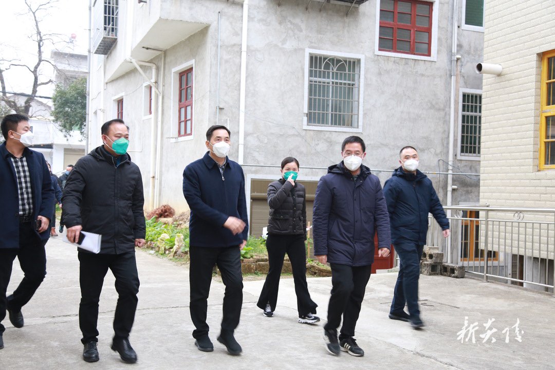 图文|尹朝晖赴乡镇调研基层卫生院医疗救治工作并看望慰问孤寡老人