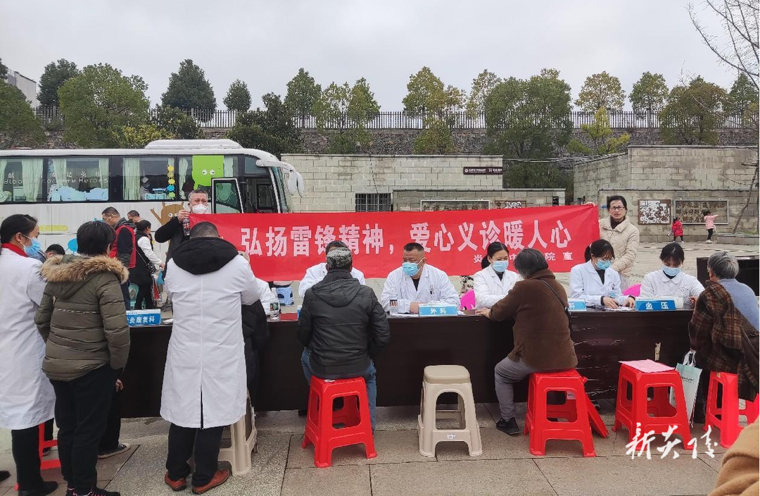 炎陵县举办“幸福炎陵·与你同行—到群众最需要的地方去”青春志愿集市活动