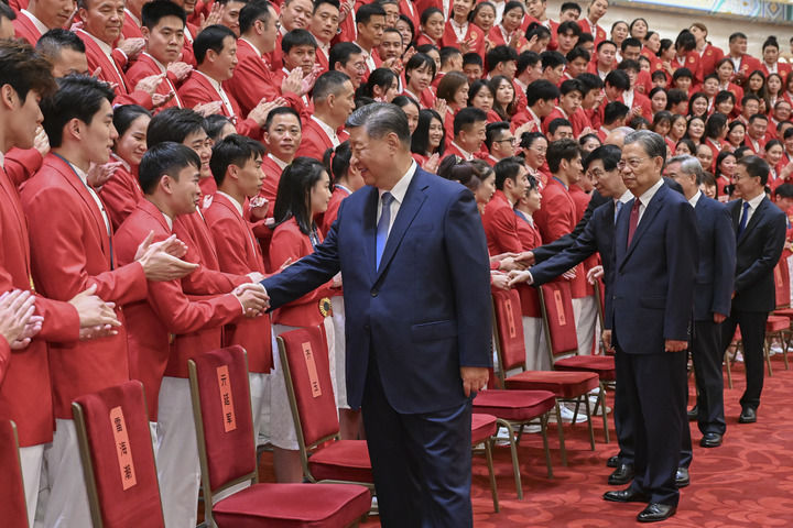 微镜头·习近平总书记接见第三十三届奥运会中国体育代表团