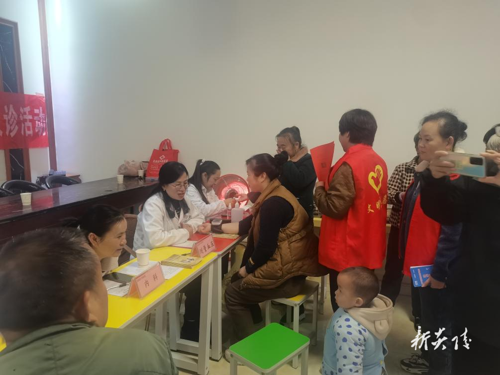 炎陵县霞阳镇：文明知识树新风 健康义诊送温情