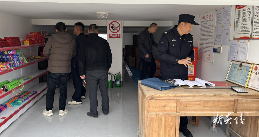 炎陵县垄溪乡开展烟花爆竹“打非治违”专项行动