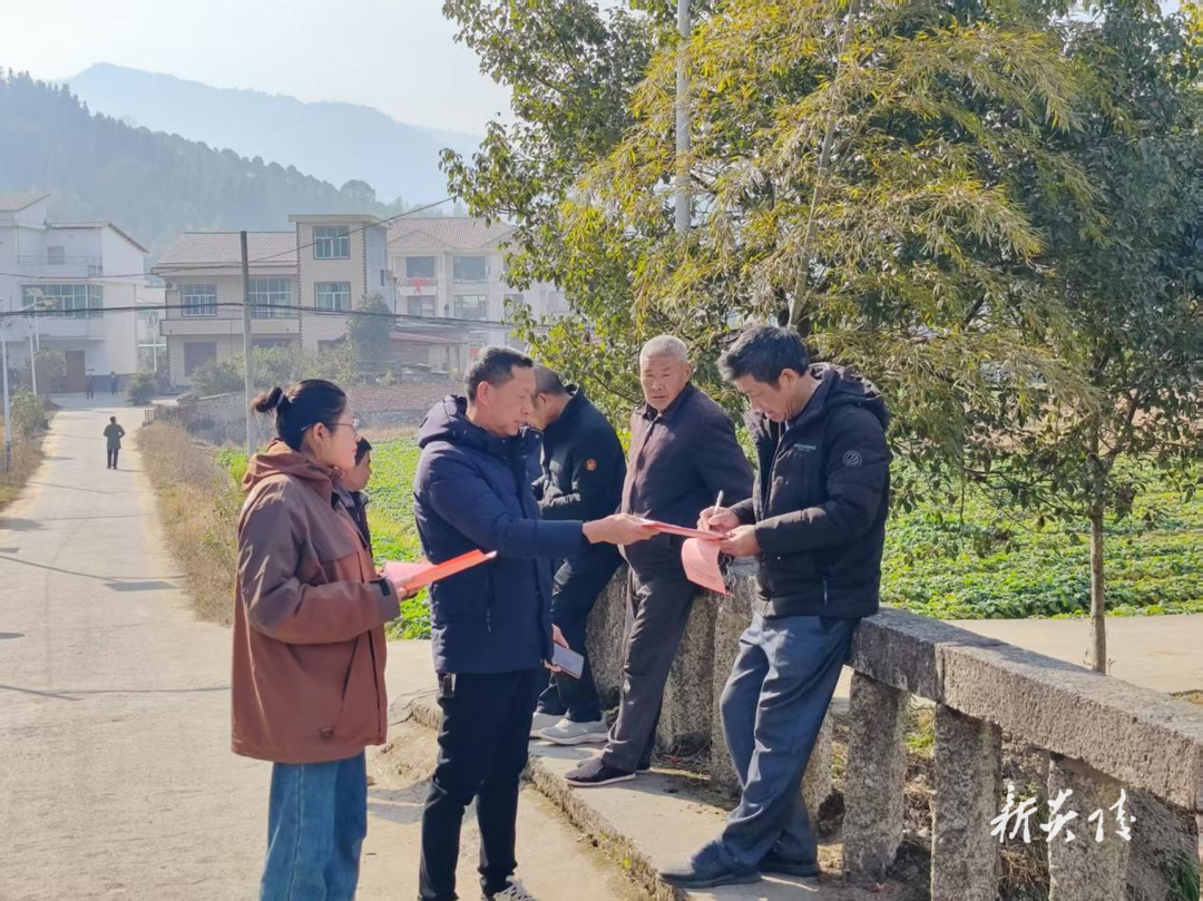 炎陵县沔渡镇开展森林防火宣传 紧绷安全“防火弦”