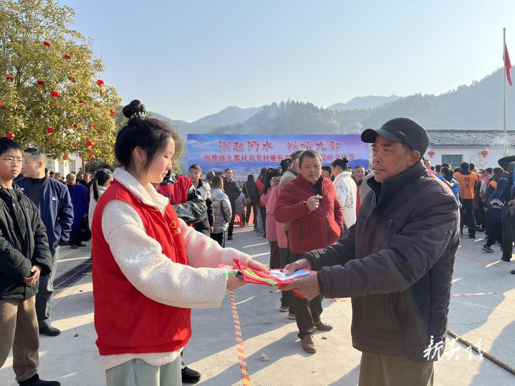 炎陵县司法局：法治风采献“村晚”  “送法下乡”迎新春