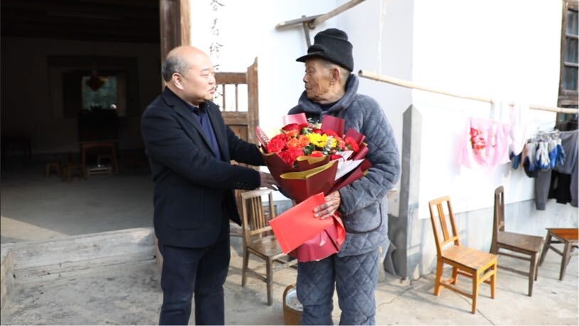 市委宣传部来炎慰问生活困难道德模范
