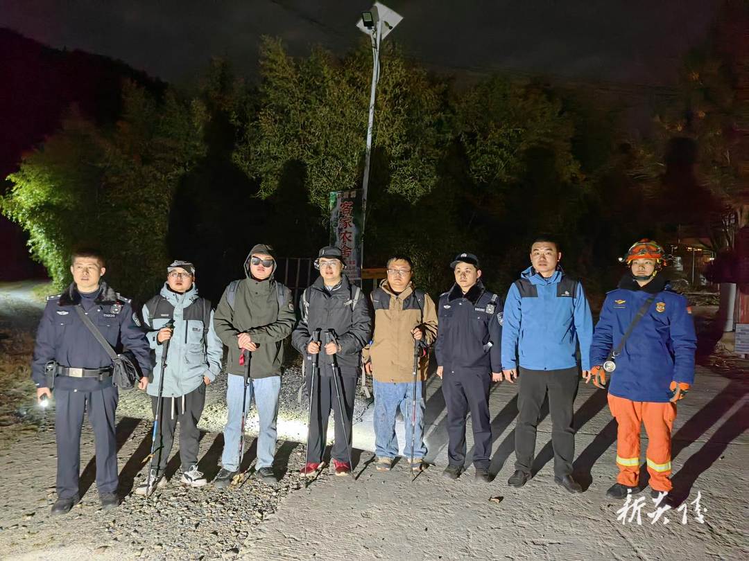 炎陵县策源乡：游客登山迷路被困  警民连夜搜救脱险