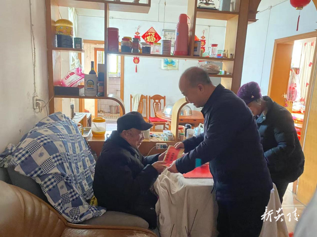 炎陵县鹿原镇开展春节走访慰问退休老干部活动