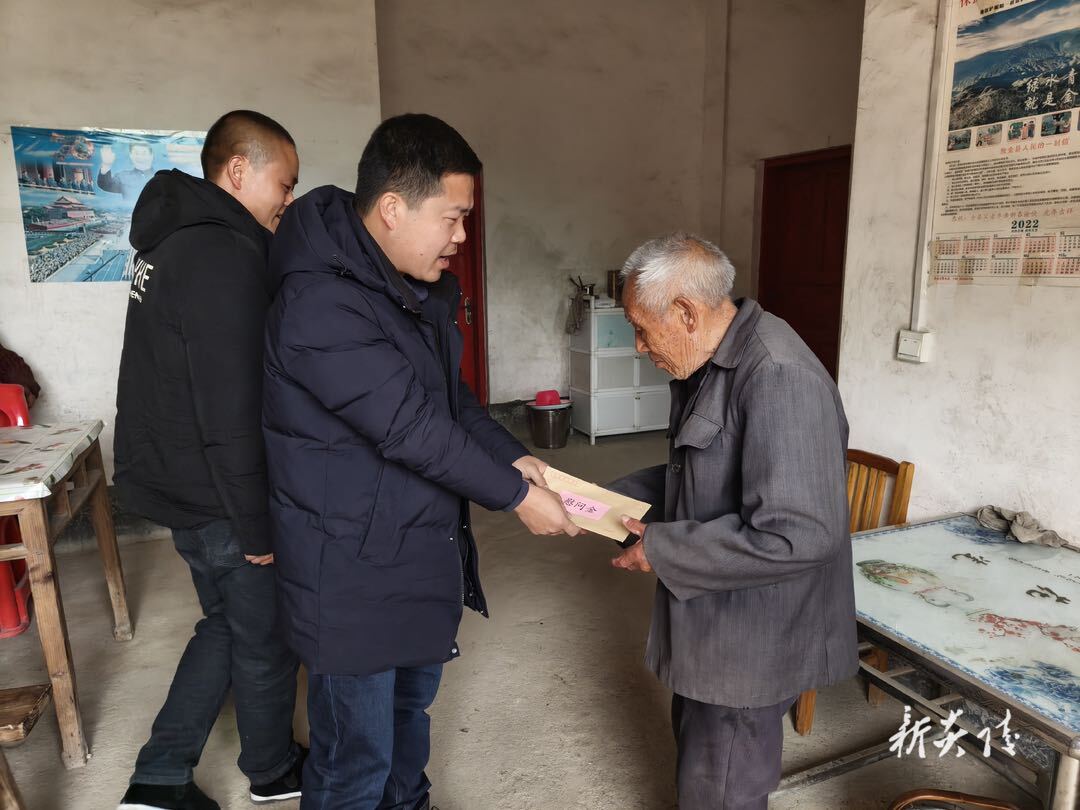 炎陵县下村乡开展新春走访慰问老党员活动