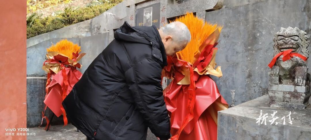 空军大校廖塞垒寒冬归乡 深情祭拜抗日英烈廖纲绍