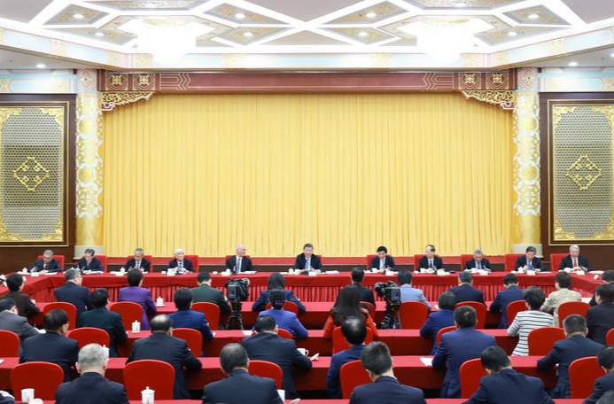 习近平看望全国政协委员