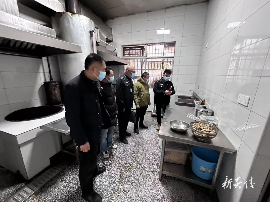 炎陵县十都镇开展校园食品安全检查 筑牢食品安全防线