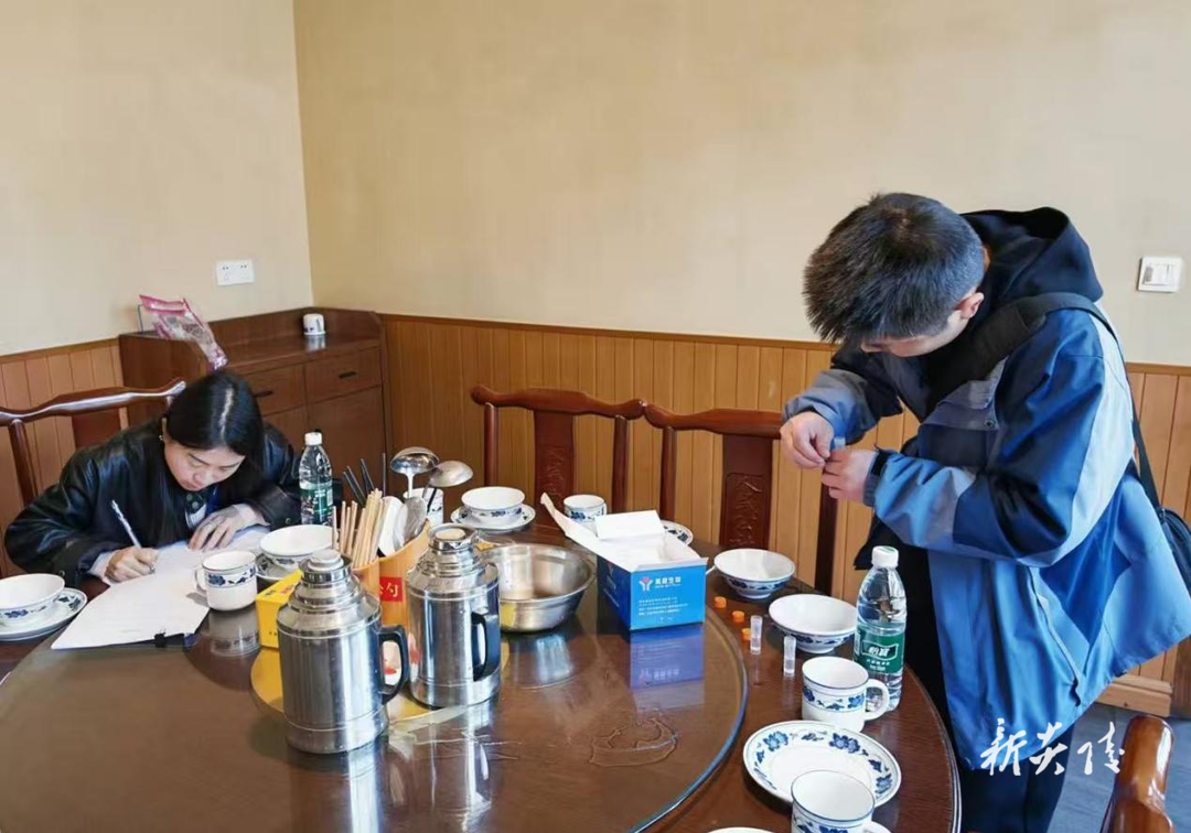 炎陵县市监局开展餐饮具快检 守护群众“舌尖上的安全”