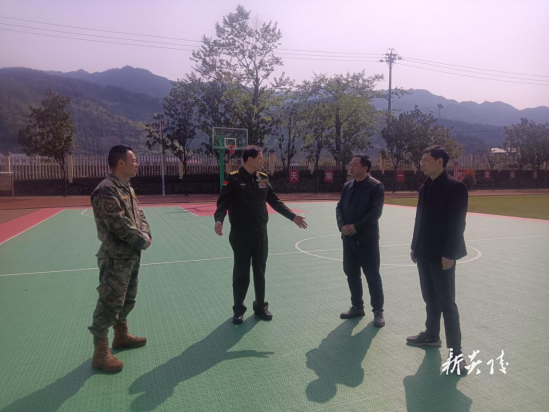 军民携手筑梦 爱心浇灌春苗