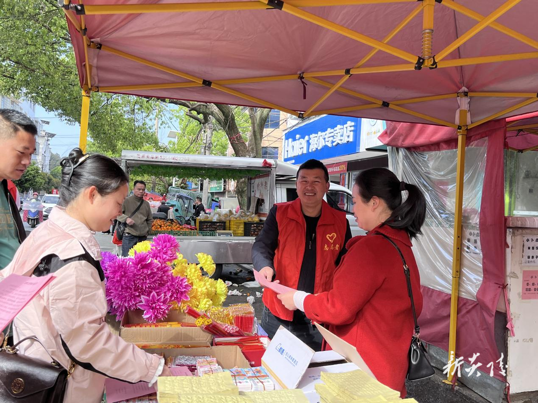 炎陵县沔渡镇：绿色追思树新风  文明祭扫护平安