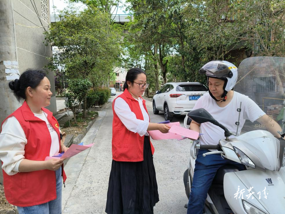 炎陵县霞阳镇：线上线下齐发力 织密交通安全网