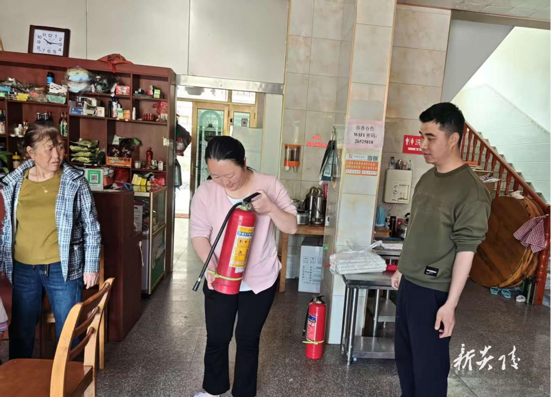 炎陵县十都镇开展“敲门行动”筑牢消防安全防线