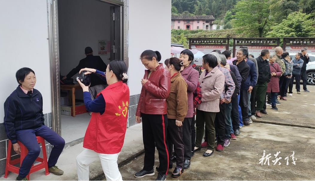 炎陵县策源乡开展公益拍照志愿服务活动