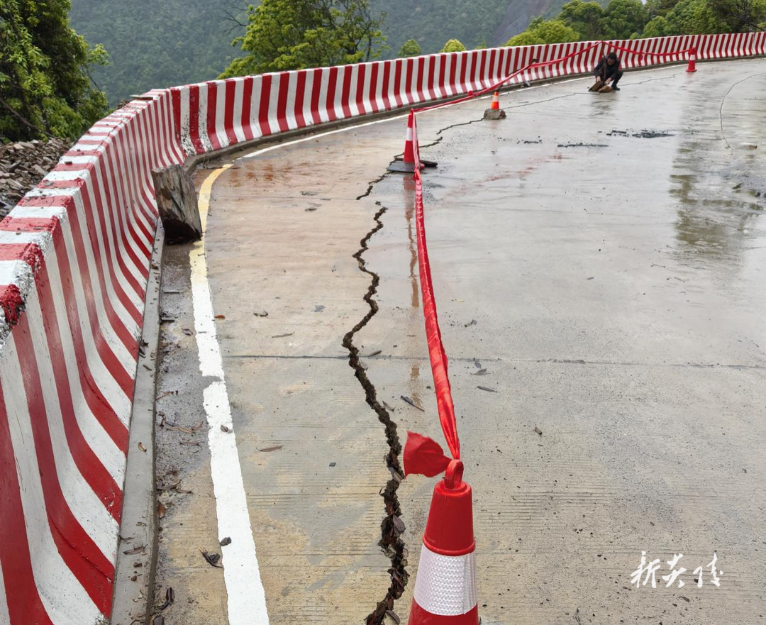 炎陵县中村瑶族乡：迅速行动 保障中平公路汛期安全
