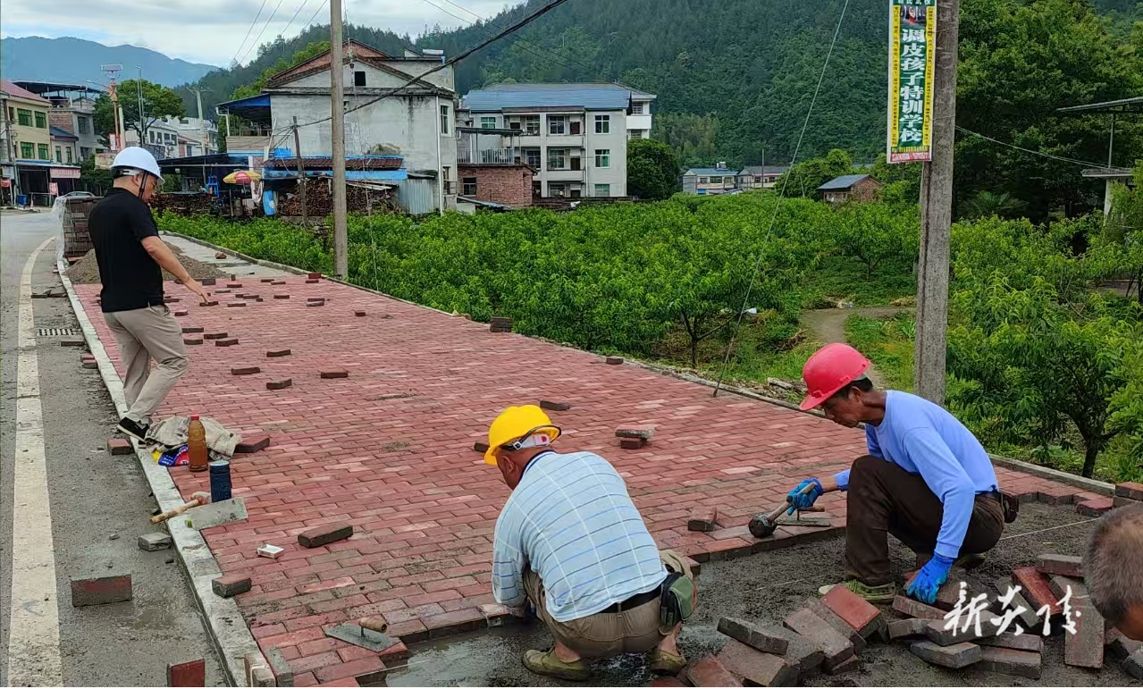 炎陵县中村瑶族乡：红色美丽乡村添新景 人行安全通道建设忙