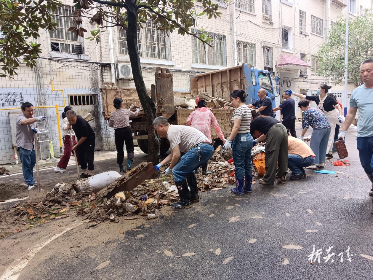 炎陵县霞阳镇人大代表闻“汛”而动显担当  救灾一线筑起“暖心堤坝”