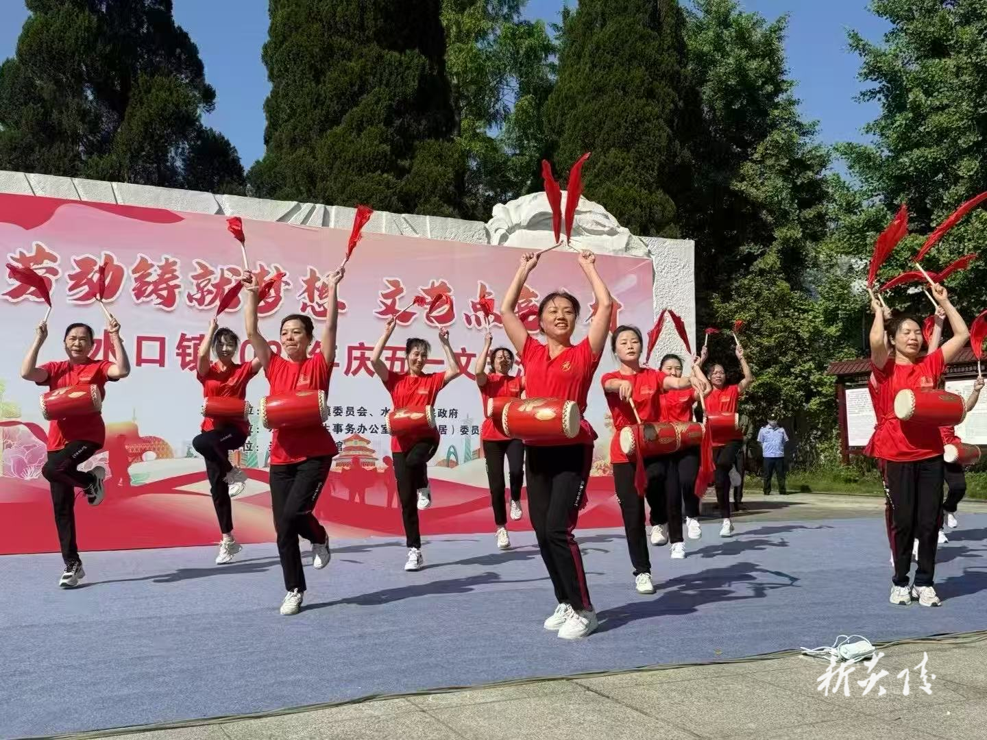炎陵县水口镇组织开展“劳动铸就梦想 文艺点亮乡村”文艺汇演