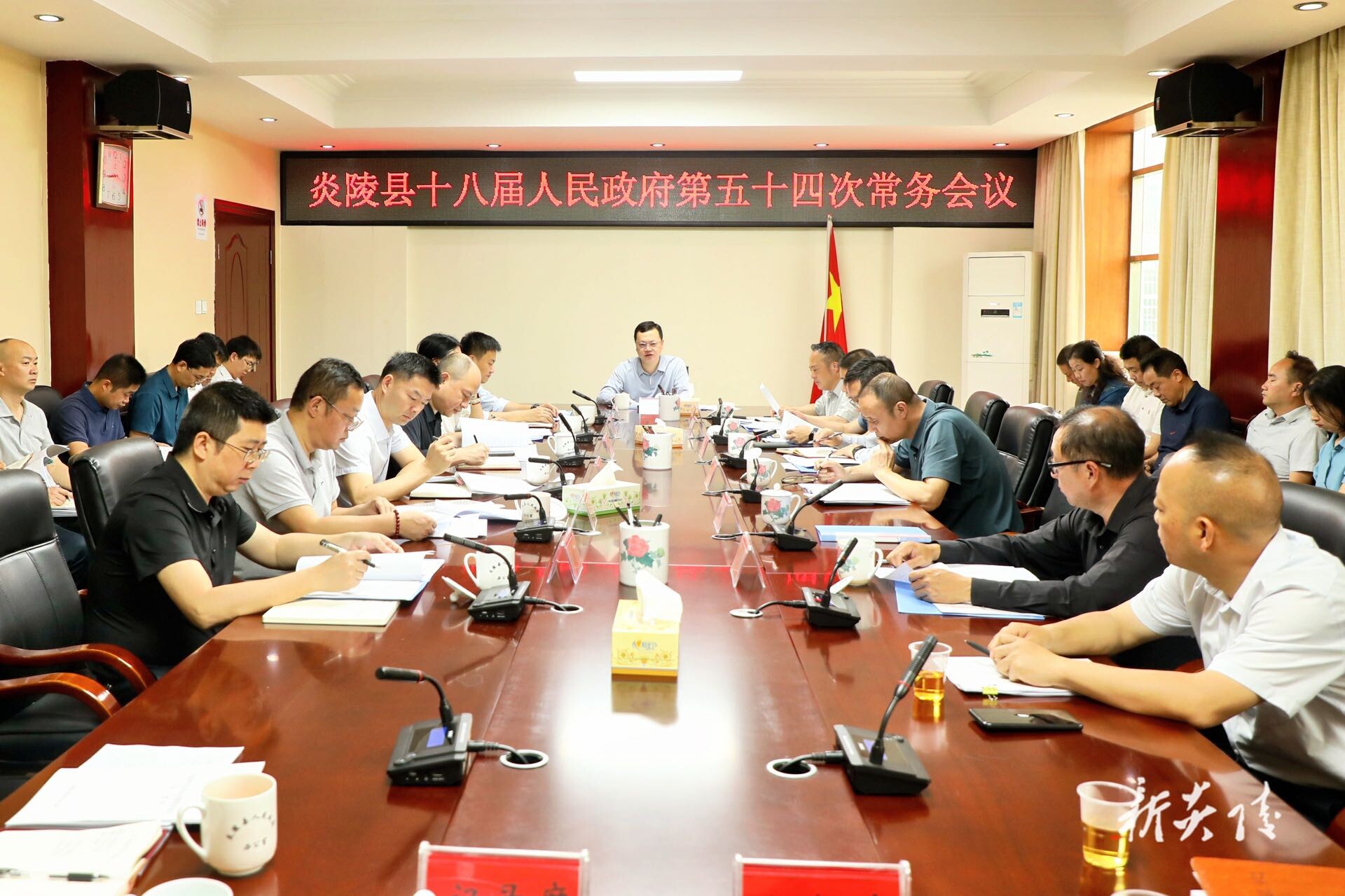 夏胜利主持召开县政府常务会议