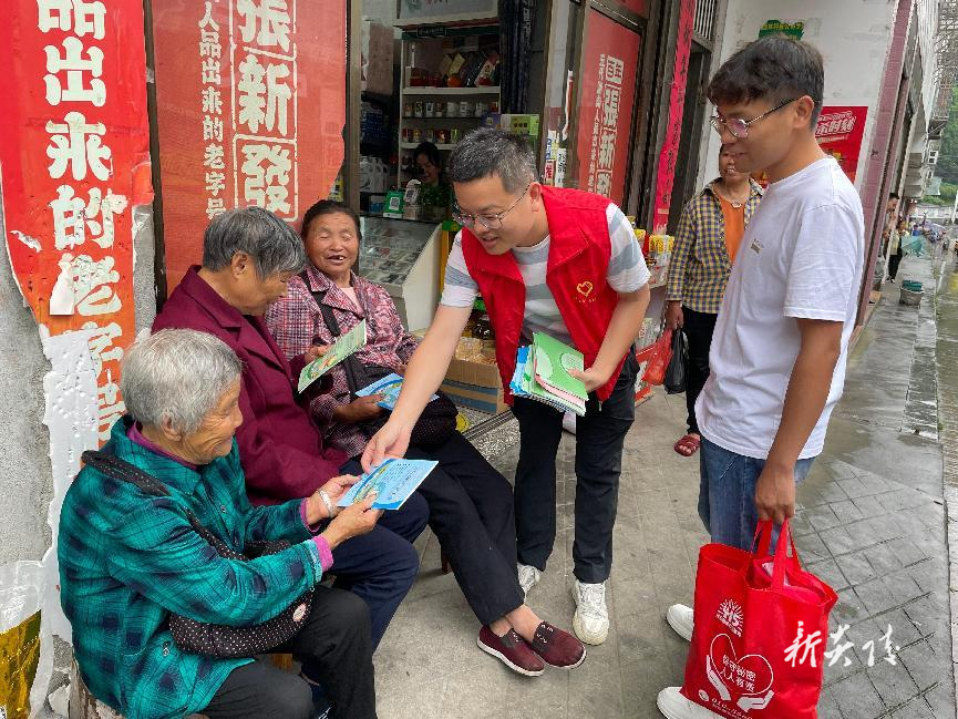 炎陵县策源乡开展第17个全国防灾减灾日宣传