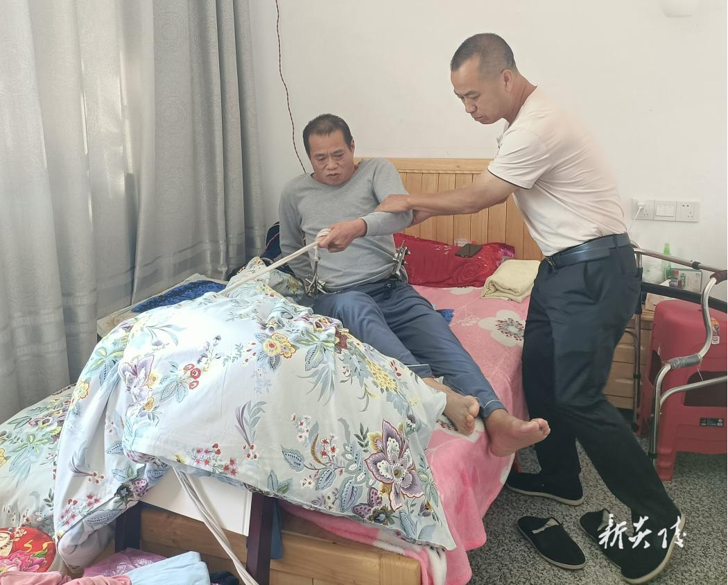 炎陵县十都镇：意外受伤陷困境 精准救助暖民心