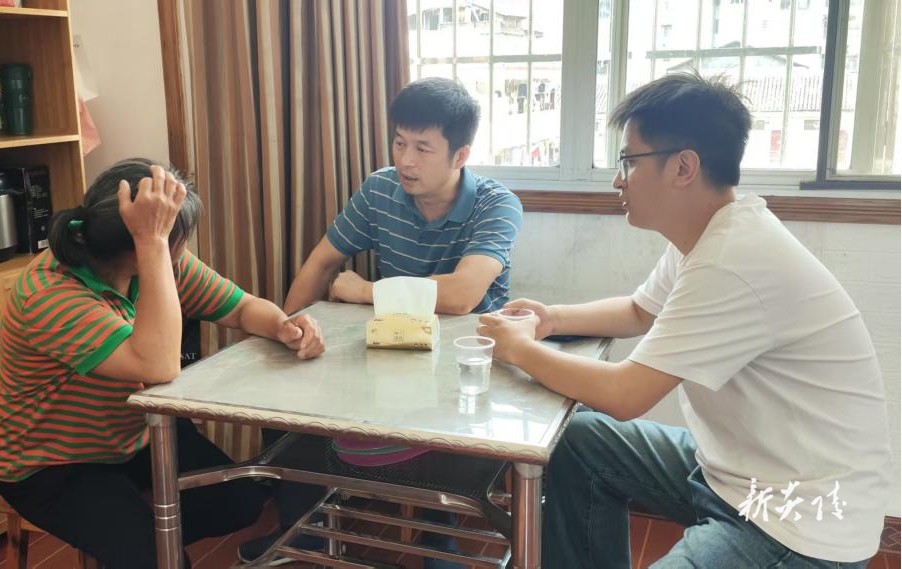 炎陵县船形乡：扶危济困暖人心 真情走访解民忧